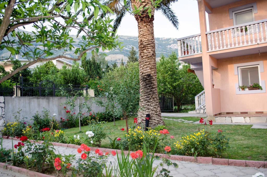 Apartments Lazarevic Сутоморе Екстер'єр фото