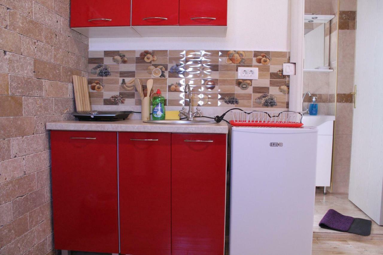 Apartments Lazarevic Сутоморе Екстер'єр фото