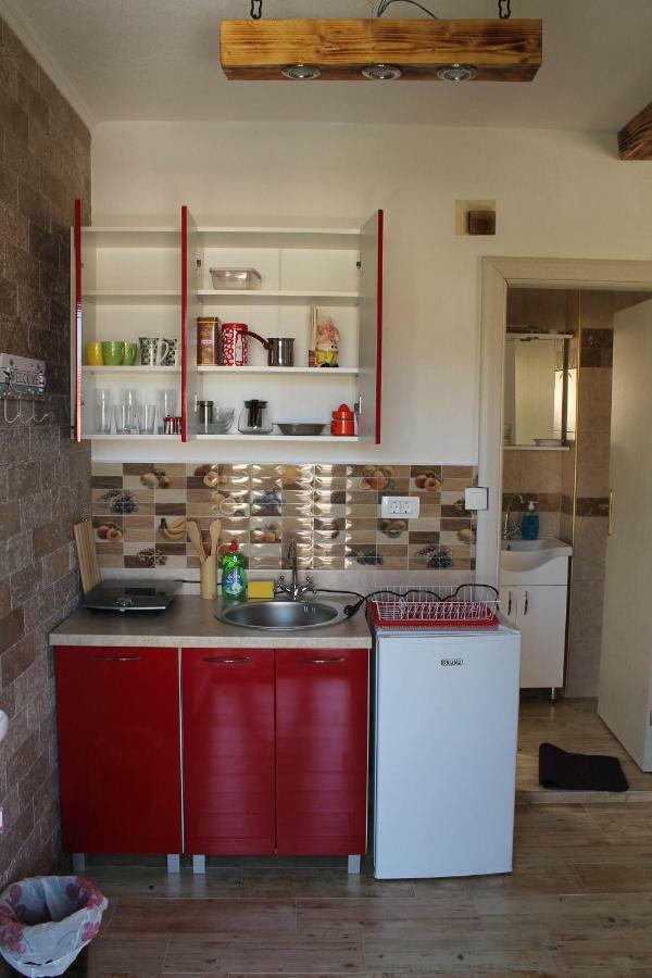 Apartments Lazarevic Сутоморе Екстер'єр фото