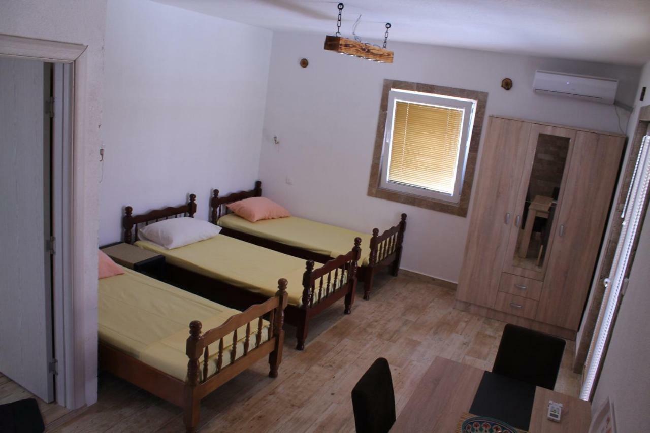Apartments Lazarevic Сутоморе Екстер'єр фото