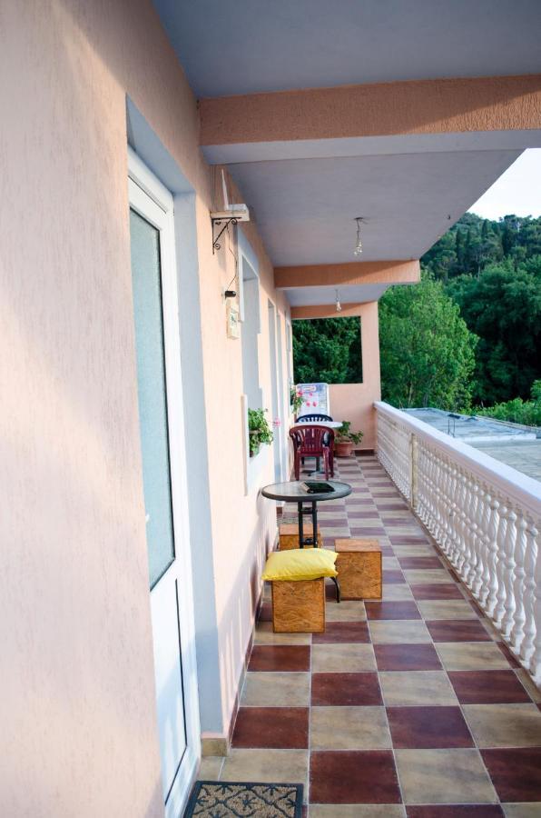 Apartments Lazarevic Сутоморе Екстер'єр фото